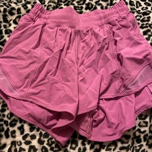 lululemon hotty hot shorts 2.5”